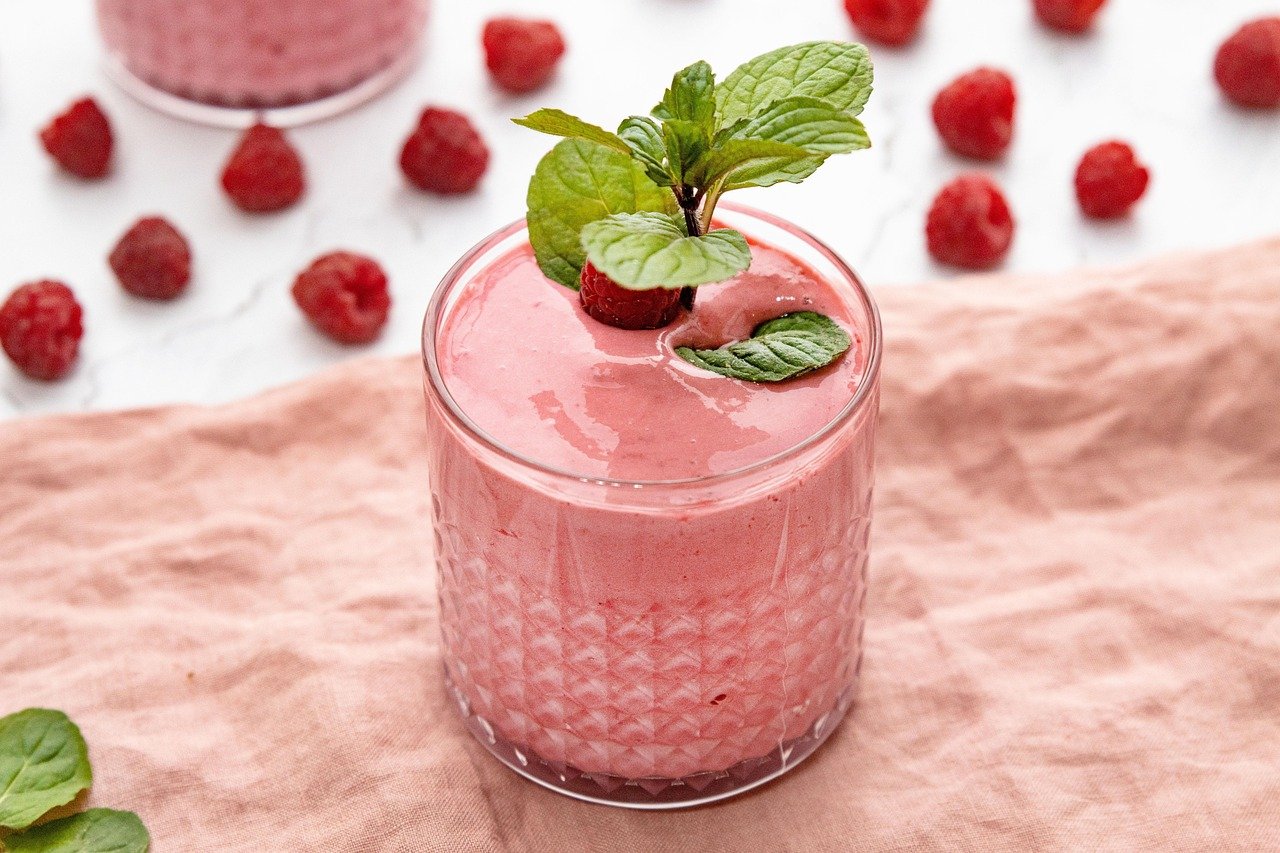 smoothie, saft, himbeeren, beeren, früchte, gesund, shake, milchshake, trinken, getränk, glas