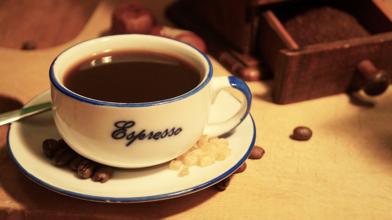 café, espresso, taza, granos de café, disfrute, beber, italiano, frijoles, taza de café, aroma, cafe, cocina, profundidad de campo, platillo, capuchino, azúcar, cafetería, cuchara, cafetera, cuchara de café