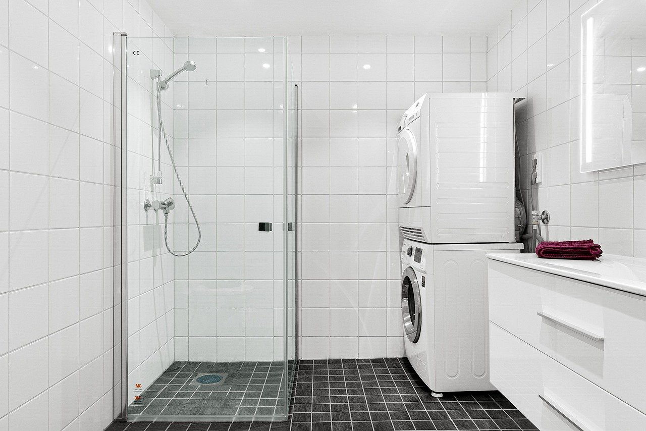 emlak, iç mekan, banyo, duş, çamaşır makinesi, ayna, havlu