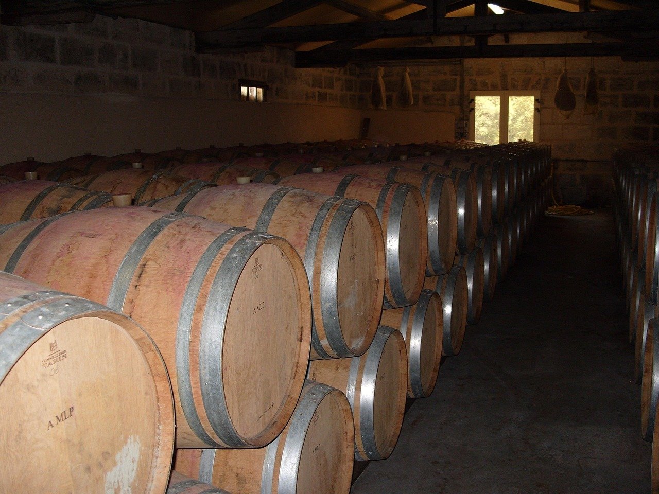 cave à vin, barils, fût, vin, cave, vin marron
