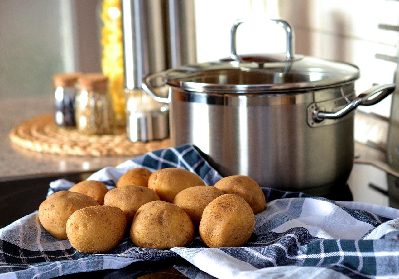 patatas, cocinar, olla, comer, los alimentos, patatas frescas, cultivos, cultivos de tubérculos, cosecha, producir, orgánicos, fresco, cocina, almidón, hidratos de carbono, patatas, patatas, patatas, cocinar, cocinar, cocinar, olla, olla, olla, olla, olla, cocina, cocina, cocina, cocina