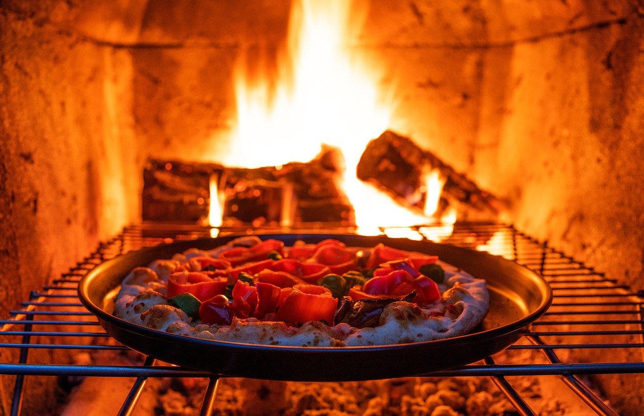 pizza, pizza au feu de bois, pizza au four en brique, pizza au four à bois, pizza végétarienne, poêle à bois, flammes, four en pierre, pizza, pizza, pizza, pizza, pizza