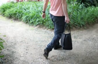 Louis Vuitton Neverfull vs OnTheGo: Real Wear Test