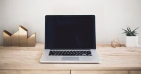 MacBook Air M3 vs Dell XPS 13 comparison