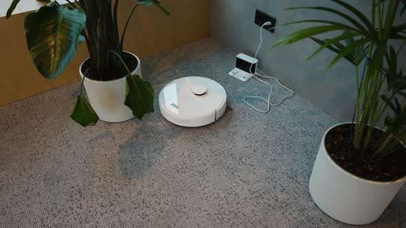 Robotic Vacuum Cleaner Automatically Returning to Charging Station